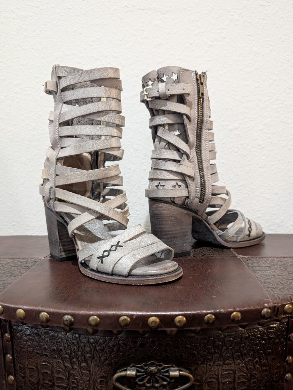RARE Freebird by Steven Makayla Grey Leather Gladiator Heeled Sandals Size 6